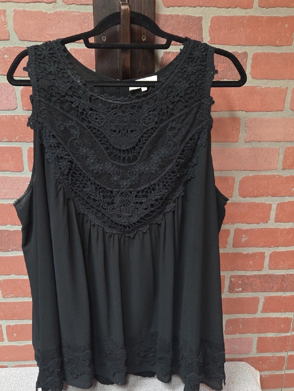 Entro Black Sleeveless Crochet Camisole 2x
